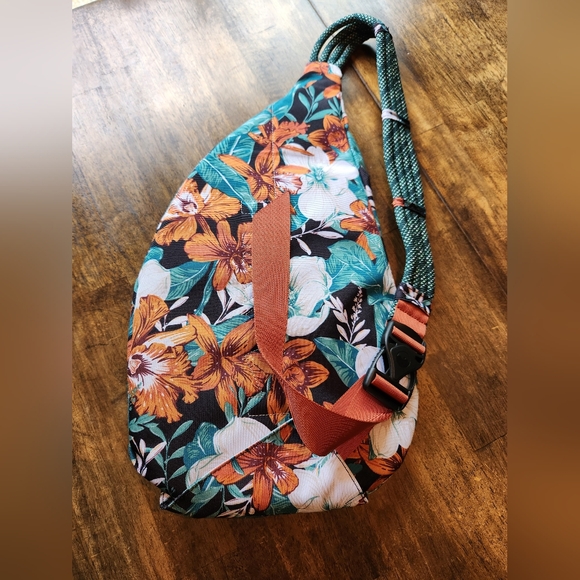 Kavu Sling Purse - Picture 2 of 3